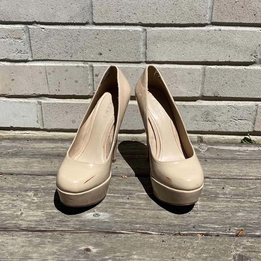 Women’s Aldo closed toe heels - beige